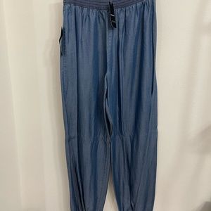 Pantalón tela suave con caída